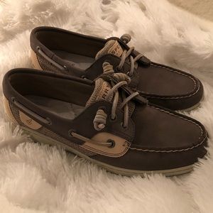 Grey Sperry size 7.5